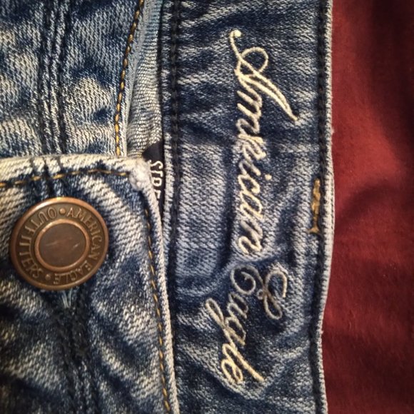 American Eagle Y2K Low-Rise Jean Shorts - Picture 3 of 7